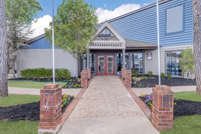 Urban Oaks @ 51st Apartments