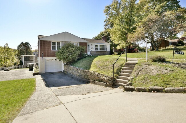 5117 Caste Dr in Pittsburgh, PA - Building Photo - Building Photo