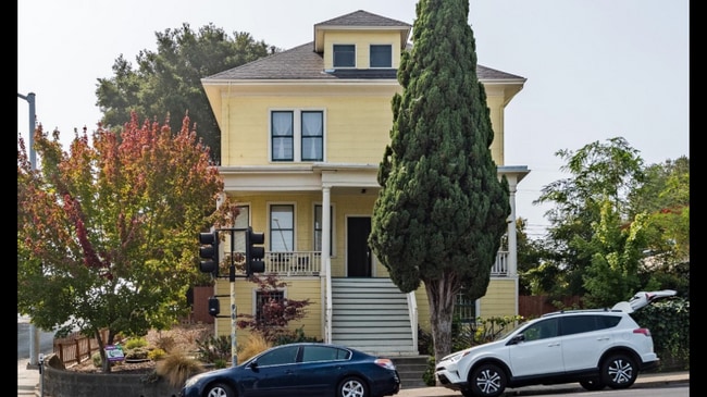 401 1/2 Alameda St
