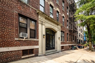 Garfield Court in Brooklyn, NY - Foto de edificio - Building Photo