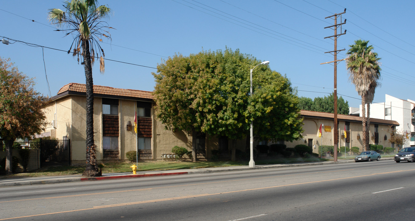 Villa Van Nuys Apartments in Panorama City, CA - Foto de edificio