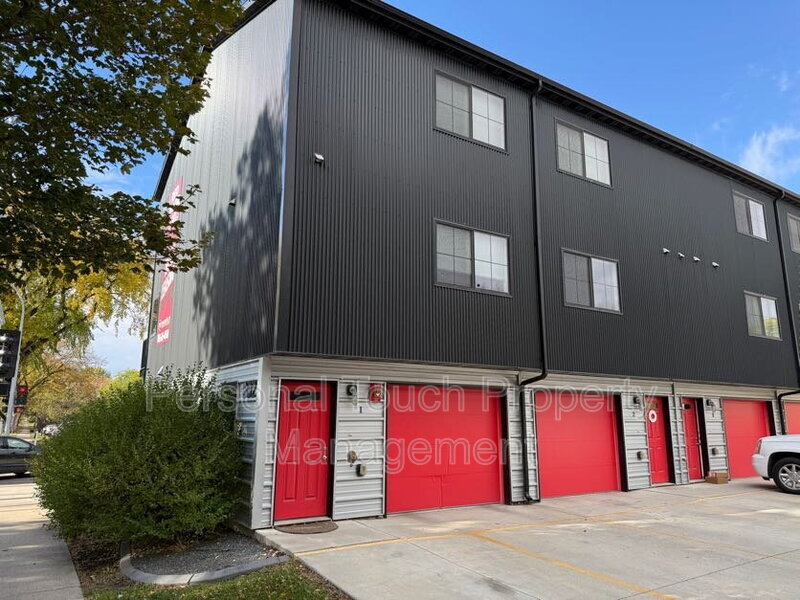 808 7th Ave S in Moorhead, MN - Foto de edificio