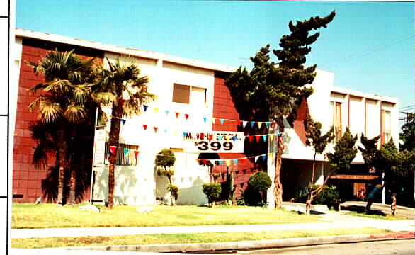 Golden State Apartments in Los Angeles, CA - Building Photo - Building Photo