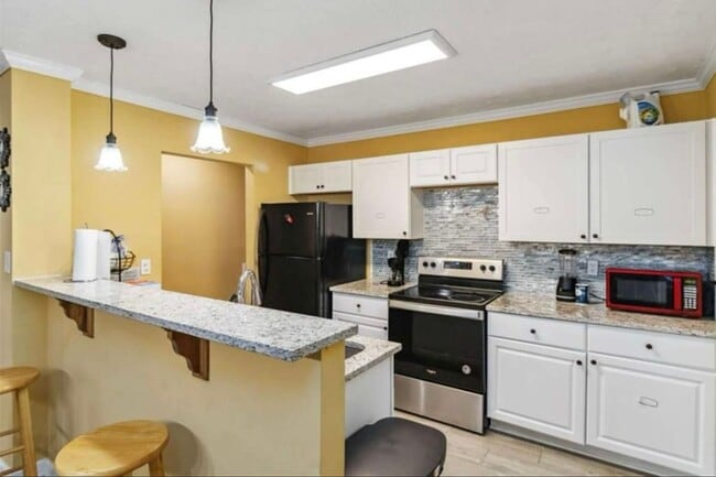 property at 660 Simmons St NW