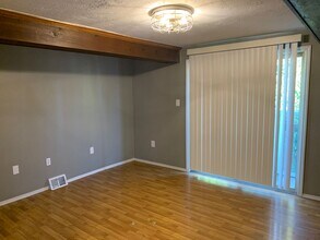 2630 Edwards Wy in Pittsburgh, PA - Foto de edificio - Building Photo