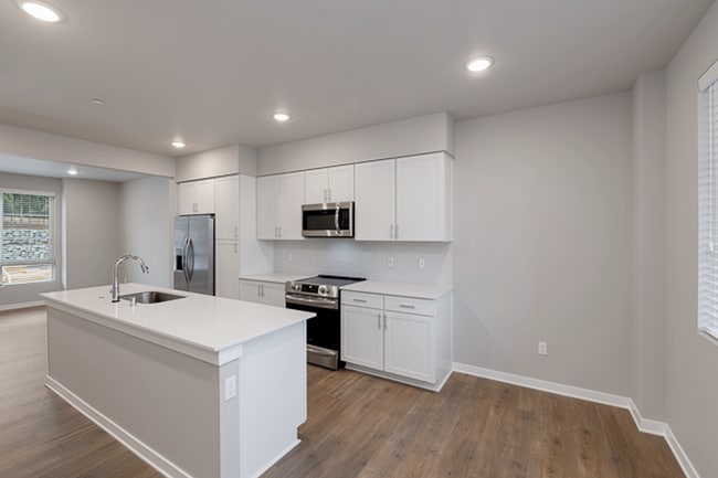 6624 NE 187 Ct in Kenmore, WA - Building Photo - Building Photo
