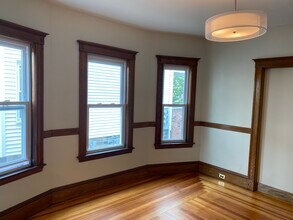 37 Bromfield Rd, Unit 1 in Somerville, MA - Building Photo - Building Photo