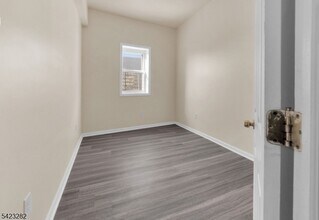 31 M.L.K. Drive in Jersey City, NJ - Building Photo - Building Photo