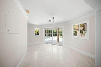 8260 SW 95th St in Miami, FL - Building Photo - Building Photo