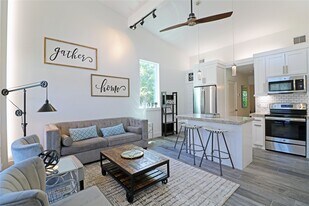 2310 McDuffie St in Houston, TX - Building Photo