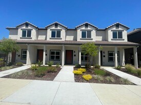 1060 South St in Hollister, CA - Building Photo