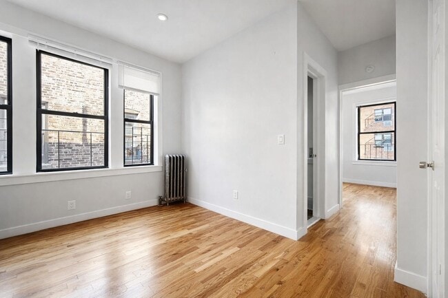 87 Post Ave, Unit 51 in New York, NY - Building Photo - Building Photo