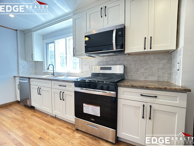 82 Beechcroft St, Unit 1 in Boston, MA - Foto de edificio - Building Photo