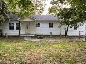 1821 Freeport Rd NW in Dalton, GA - Building Photo