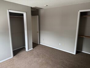 105 E Locust St, Unit 2 in Normal, IL - Building Photo - Building Photo