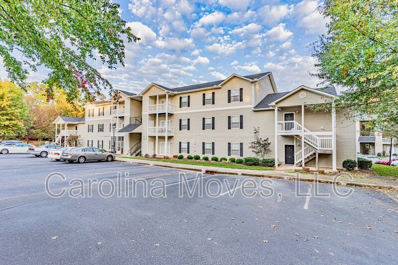 526 McKenna Cir in Greenville, SC - Building Photo
