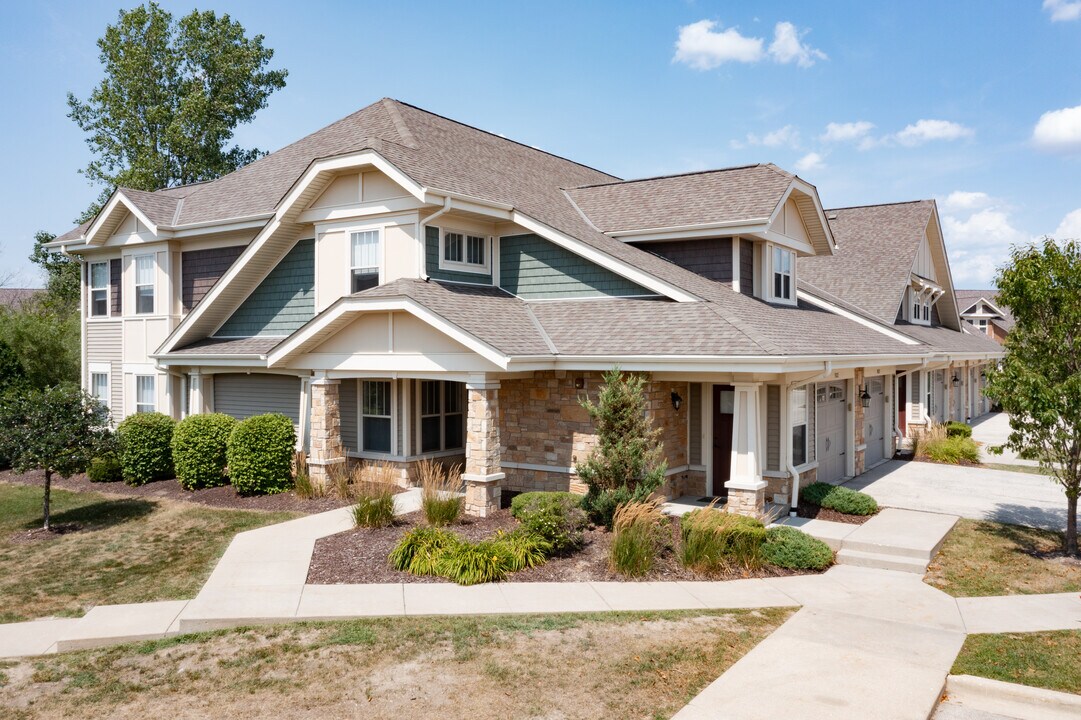 Falcon Glen in Greenfield, WI - Foto de edificio