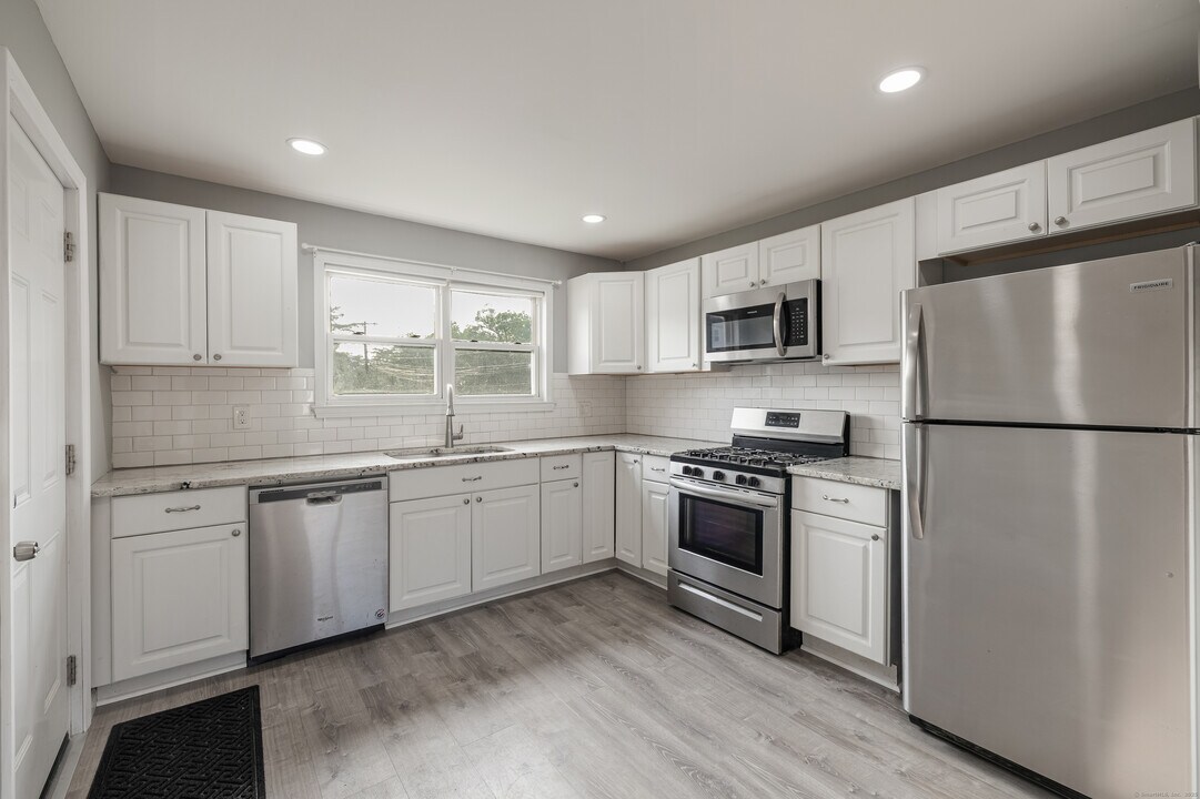 48 Nelson St in Stamford, CT - Building Photo