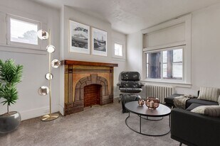 2027 Eccles St in Pittsburgh, PA - Building Photo