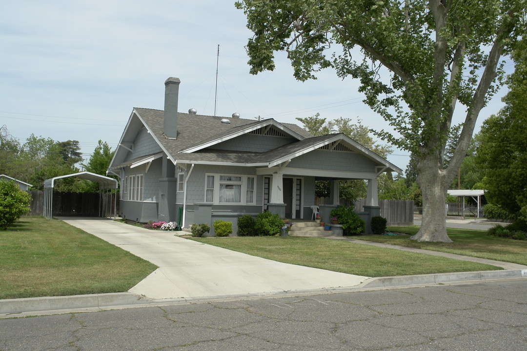 435 4th St in Chowchilla, CA - Foto de edificio