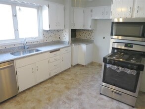 38 Sterling St, Unit 2 in Somerville, MA - Building Photo - Building Photo
