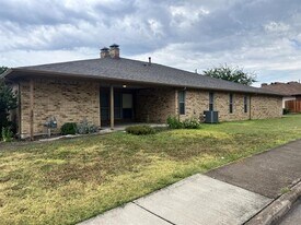 2029 Springwood Pl in Carrollton, TX - Building Photo