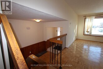 22 Springhead Gardens in Richmond Hill, ON - Building Photo - Building Photo