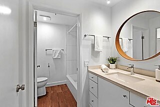 7320 Hawthorn Ave, Unit 219 in Los Angeles, CA - Building Photo - Building Photo