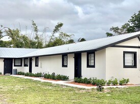 4211 Maine St in Lake Worth Beach, FL - Building Photo