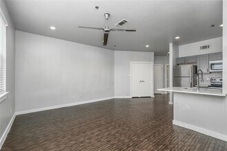 2330 Kirby St in Dallas, TX - Building Photo - Building Photo