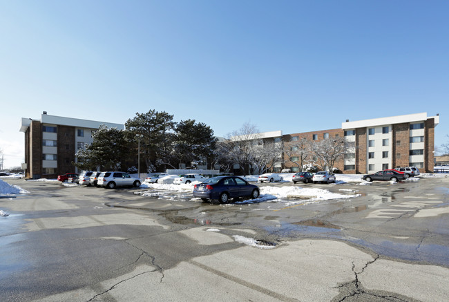 York Meadows in Elmhurst, IL - Foto de edificio - Building Photo