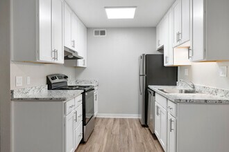 Sierra Vista in South Lake Tahoe, CA - Building Photo - Interior Photo