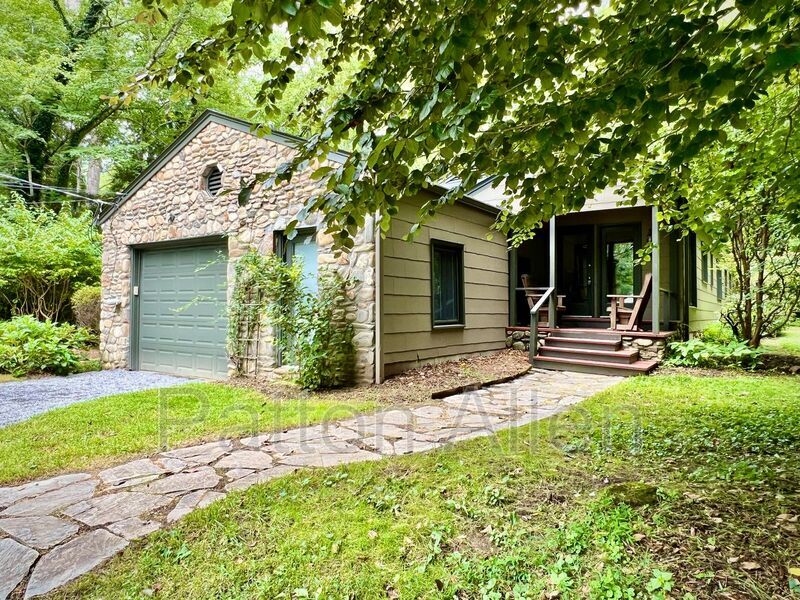 229 Texas Rd Ext in Montreat, NC - Building Photo