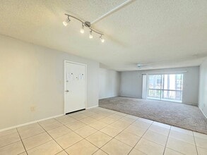 584 Orange Dr, Unit 107 in Altamonte Springs, FL - Building Photo - Building Photo