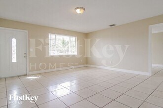 2921 N 74th Way in Pembroke Pines, FL - Building Photo - Building Photo
