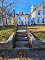 32 Channing St in New London, CT - Building Photo