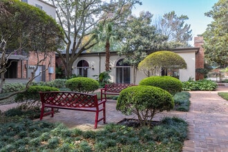 Creole on Yorktown in Houston, TX - Building Photo - Building Photo