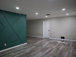 1488 Elkcam Blvd in Deltona, FL - Building Photo - Building Photo