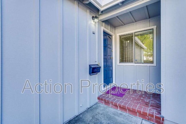 3322 Shasta Dr in San Mateo, CA - Building Photo - Building Photo