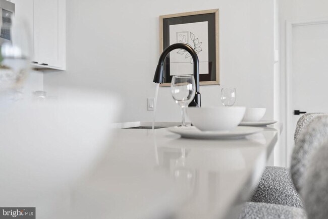 240 Hermitage St in Philadelphia, PA - Building Photo - Building Photo