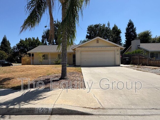 123 W Loyola Ave in Visalia, CA - Building Photo - Building Photo