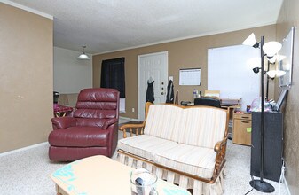 Dwell @ 1600 in College Station, TX - Building Photo - Interior Photo