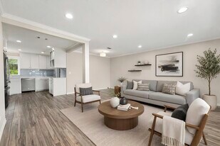 5127 Maple St in Bellaire, TX - Building Photo
