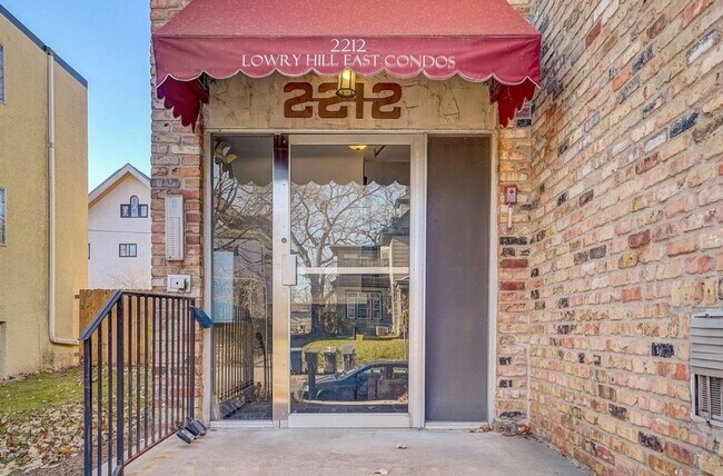 2212 Aldrich Ave S in Minneapolis, MN - Foto de edificio - Building Photo