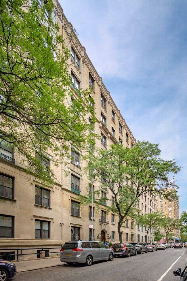 532 W 111th St in New York, NY - Foto de edificio - Building Photo