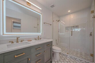 2214 Nina Lee Ln in Houston, TX - Building Photo - Building Photo