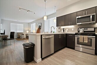 3639 Haven Ave in Menlo Park, CA - Foto de edificio - Building Photo