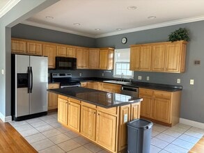 2 Larchmont Ln in Johnson City, TN - Foto de edificio - Building Photo