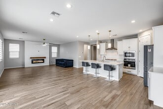 17635 W Red Fox Rd in Surprise, AZ - Building Photo - Building Photo