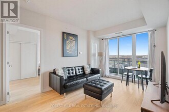 9201 Yonge St in Richmond Hill, ON - Building Photo - Building Photo